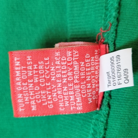 TARGET GREEN LONG SLEEVE CREW NECK PULLOVER CHRISTMAS TEE - Picture 11 of 11